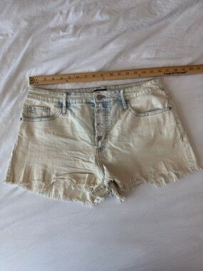 Light Wash Distressed Denim Shorts Raw Hem Size 14